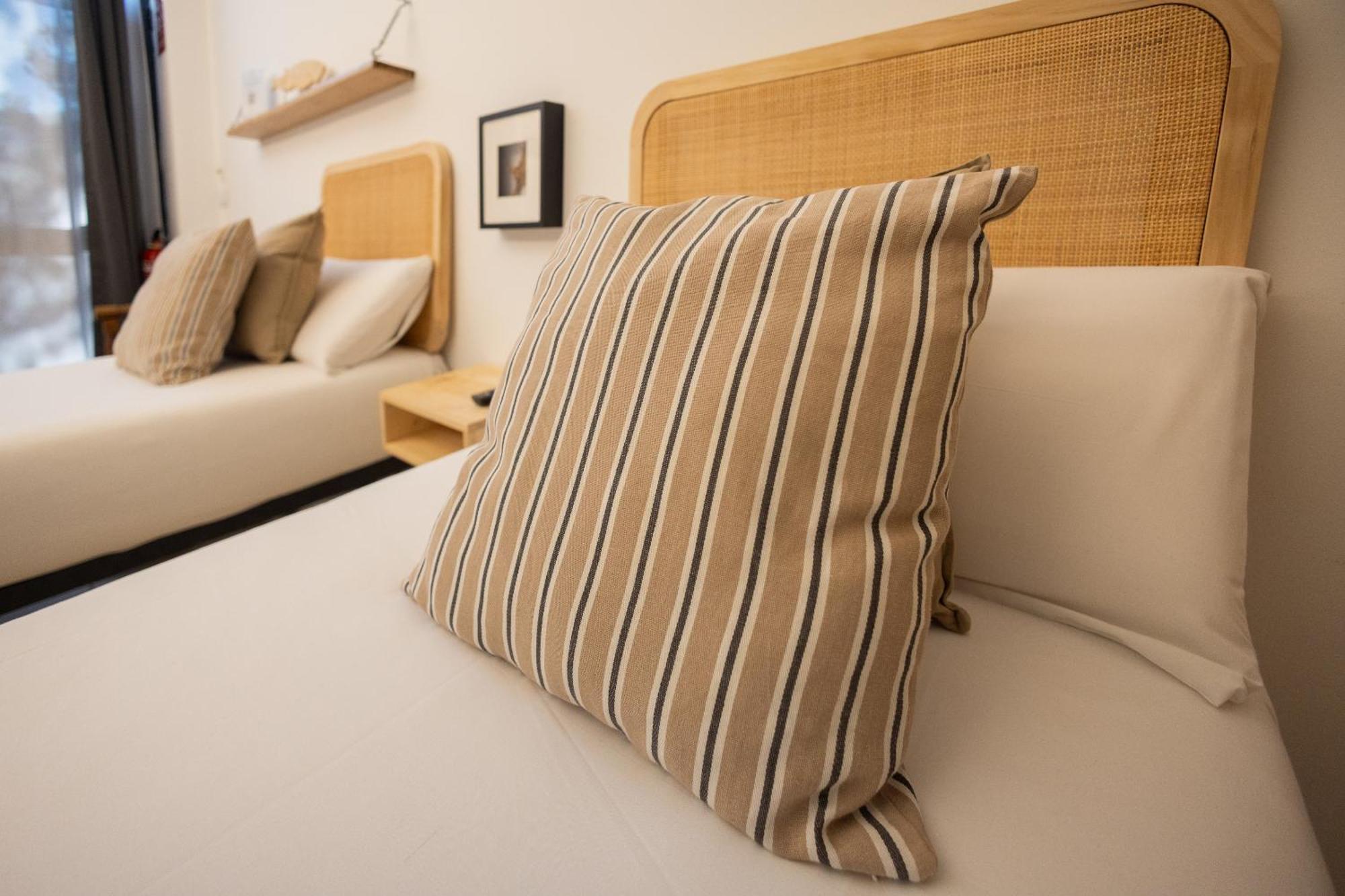 Florit Flats - The Pitiusas Rooms Valence Extérieur photo